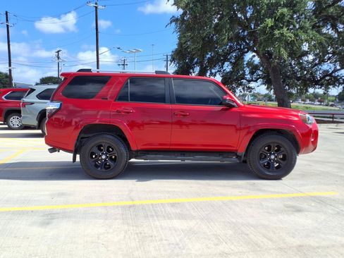 Used 2022 Toyota 4Runner SR5 RWD image 4