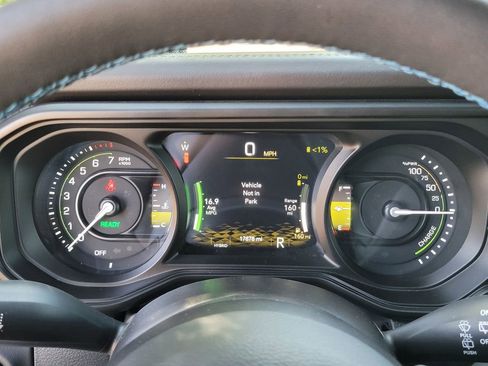 Used 2025 Jeep Wrangler Unlimited Rubicon 4xe w/ Convenience Group AWD/4WD image 22