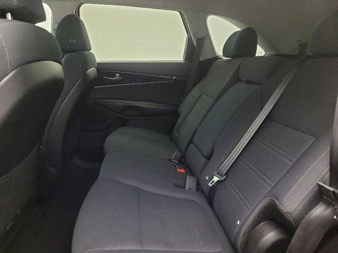 Used 2018 Kia Sorento LX image 18
