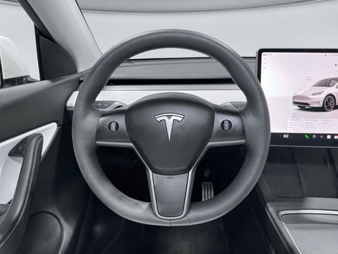 Used 2022 Tesla Model Y Performance image 9
