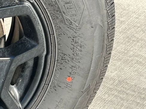 Certified 2022 Jeep Gladiator Willys image 8