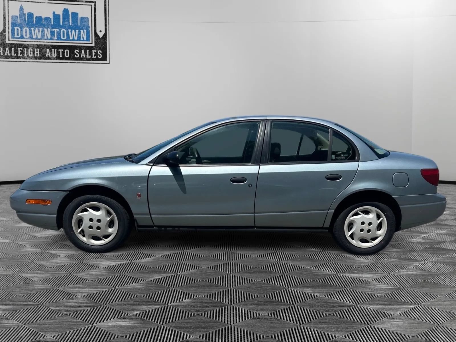 Used 2002 Saturn S-Series SL1 w/ SL1 Option Pkg 1 FWD image 9