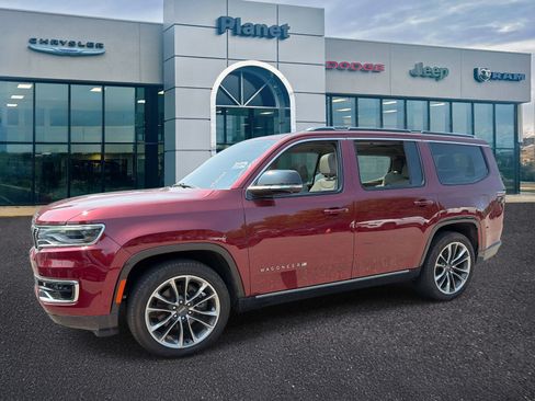 Used 2024 Jeep Wagoneer Series III w/ Premium Group I AWD/4WD image 4