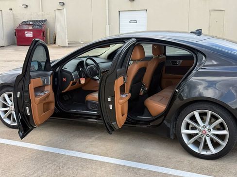 Used 2015 Jaguar XF Portfolio image 11