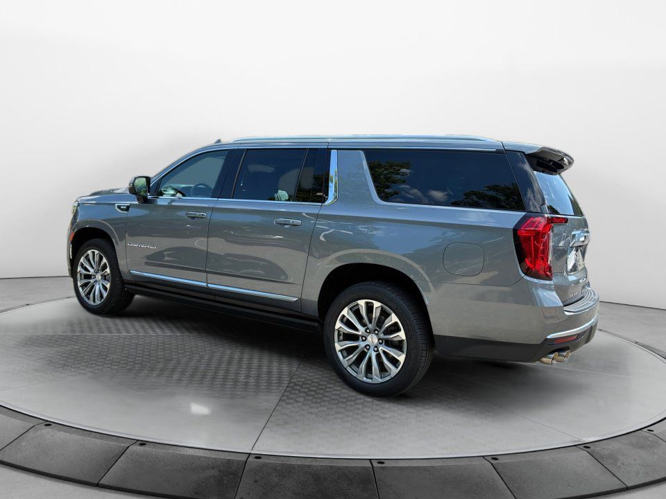 Used 2021 GMC Yukon XL Denali w/ Denali Premium Package AWD/4WD image 5