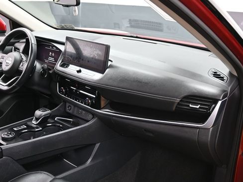 Used 2024 Nissan Rogue SL w/ SL Premium Package image 40