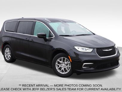 Used 2026 Chrysler Pacifica Select