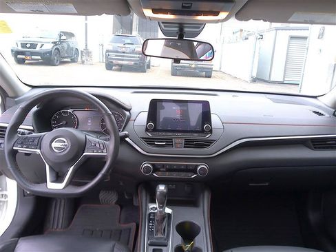 Used 2022 Nissan Altima 2.5 SR w/ Midnight Edition Package AWD/4WD image 9