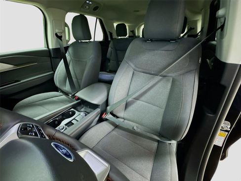 New 2026 Ford Explorer Active RWD image 20