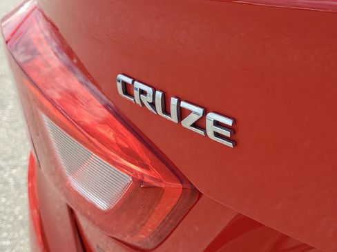 Used 2017 Chevrolet Cruze LT FWD image 7