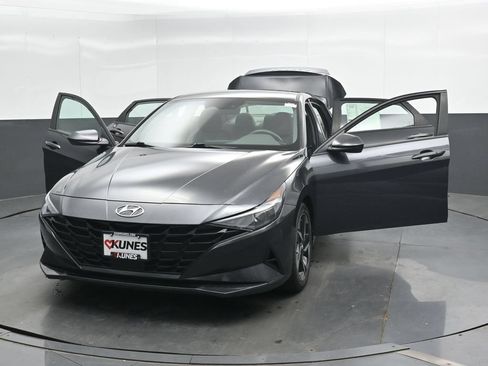 Used 2023 Hyundai Elantra SEL w/ Convenience Package FWD image 47
