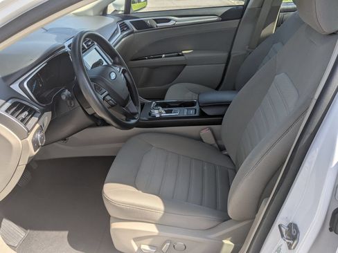 Used 2020 Ford Fusion SE FWD image 13