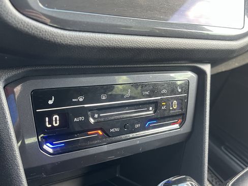 Used 2024 Volkswagen Tiguan SE R-Line image 25