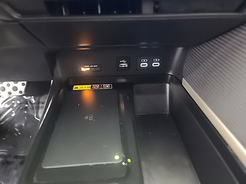 Used 2025 Toyota Camry SE FWD image 36