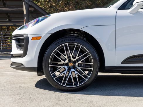 Certified 2025 Porsche Macan AWD/4WD image 13