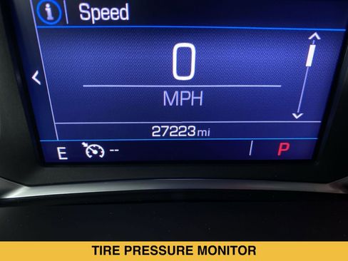 Certified 2023 GMC Acadia SLE w/ Driver Convenience Package FWD image 4
