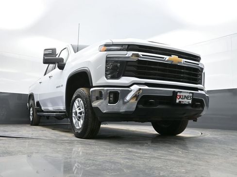 Used 2025 Chevrolet Silverado 2500 LT w/ Convenience Package image 33