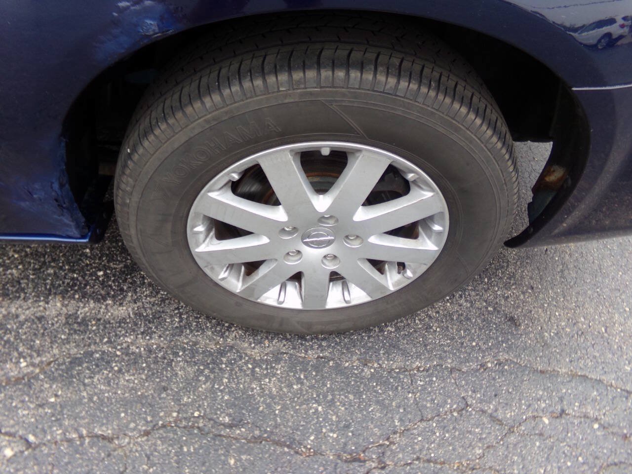 Used 2013 Chrysler Town & Country Touring FWD image 41