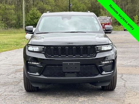 Used 2023 Jeep Grand Cherokee Limited w/ Black Appearance Package AWD/4WD image 30