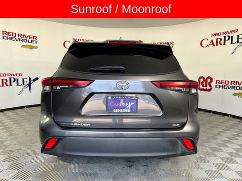 Used 2021 Toyota Highlander XLE FWD image 7