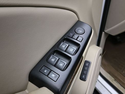 Used 2018 GMC Yukon Denali image 9