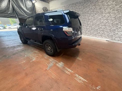 Used 2020 Toyota 4Runner Venture AWD/4WD image 5