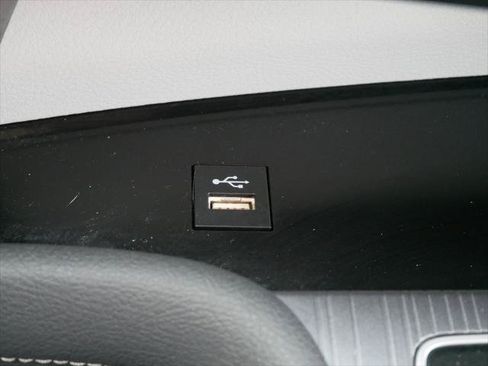 Certified 2025 Toyota Sienna XLE FWD image 20