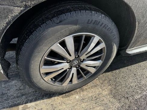 Used 2018 Nissan Pathfinder SL image 39