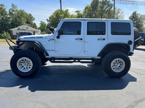 Used 2018 Jeep Wrangler Unlimited Rubicon w/ Cold Weather Group AWD/4WD image 4