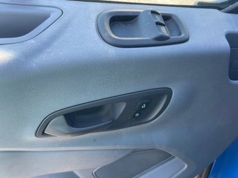 Used 2018 Ford Transit 250 w/RH Sliding Door Medium Roof image 13