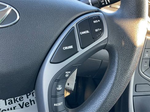 Used 2015 Hyundai Elantra SE image 26