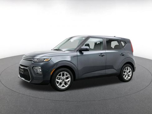 Used 2025 Kia Soul LX w/ LX Technology Package FWD image 3