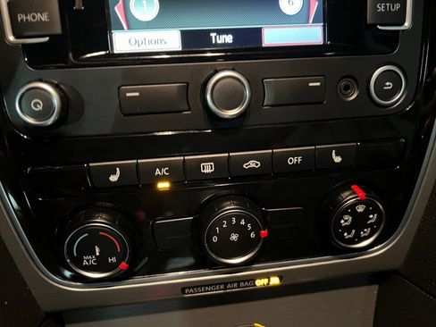 Used 2014 Volkswagen Passat TDI SE image 31