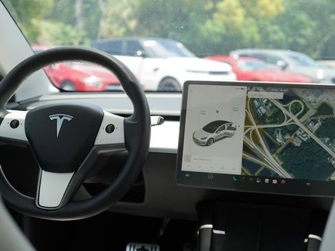 Used 2021 Tesla Model 3 Standard Range Plus RWD image 10