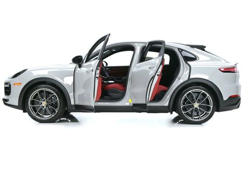 Used 2023 Porsche Cayenne Turbo GT AWD/4WD image 24