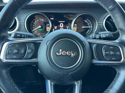 Used 2022 Jeep Wrangler Unlimited Sahara AWD/4WD image 30