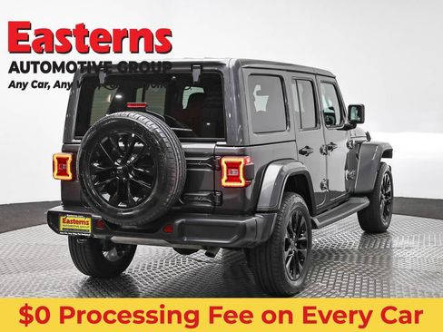 Used 2025 Jeep Wrangler Unlimited Sahara AWD/4WD image 5