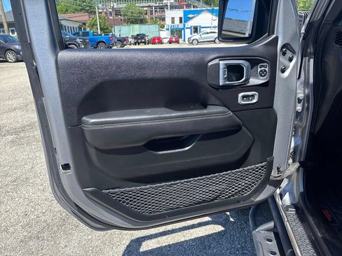 Used 2020 Jeep Gladiator Overland AWD/4WD image 9