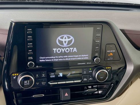 Used 2021 Toyota Highlander XLE image 15