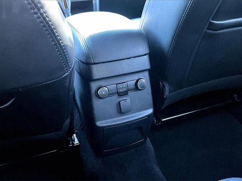 Used 2019 Ford Explorer XLT w/ Equipment Group 202A image 34