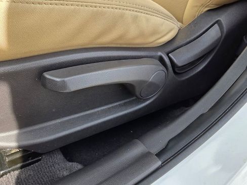 Used 2012 Hyundai Elantra GLS FWD image 16
