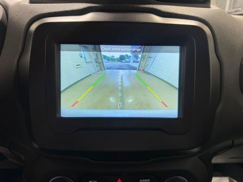 Used 2020 Jeep Renegade Latitude w/ Cold Weather Group AWD/4WD image 30