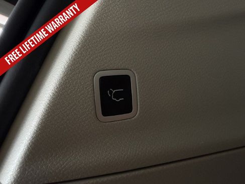Used 2023 Chrysler Pacifica Touring-L FWD image 49