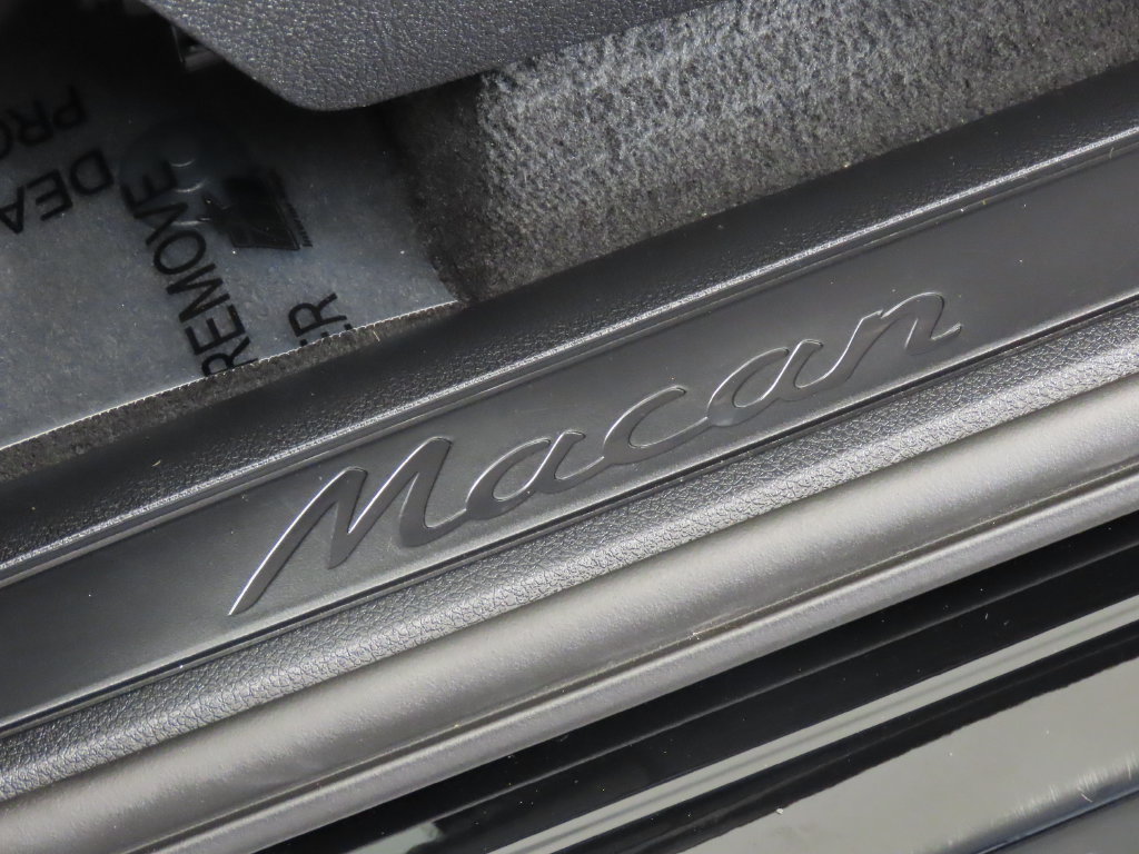 Certified 2026 Porsche Macan AWD/4WD image 41