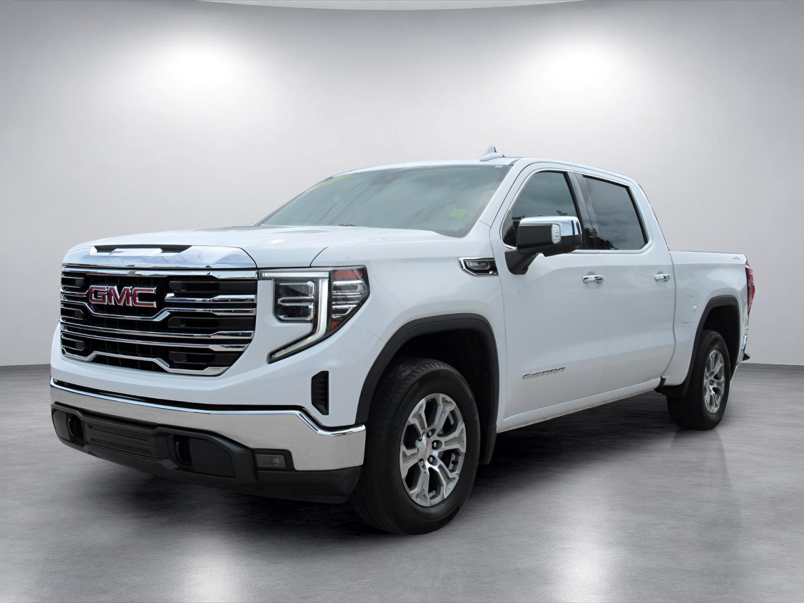 Used 2024 GMC Sierra 1500 SLT AWD/4WD image 3