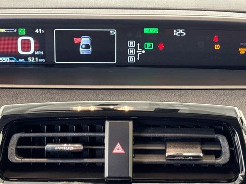 Used 2016 Toyota Prius Three image 12