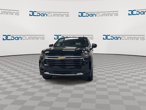 Used 2023 Chevrolet Suburban LT image 3