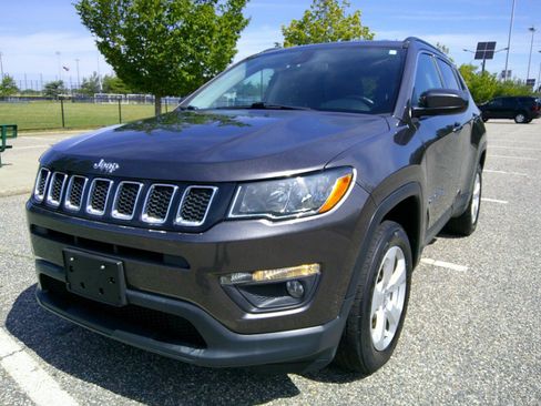 Used 2019 Jeep Compass Latitude w/ Popular Equipment Group AWD/4WD image 18