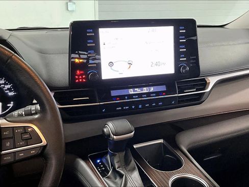 Used 2022 Toyota Sienna XLE image 14