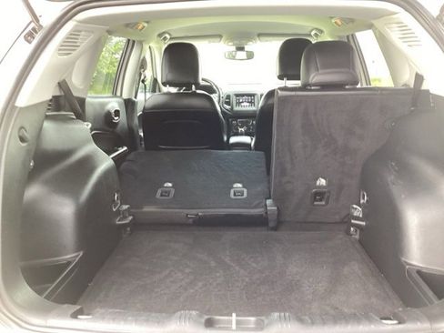 Used 2019 Jeep Compass Latitude w/ Cold Weather Group image 11